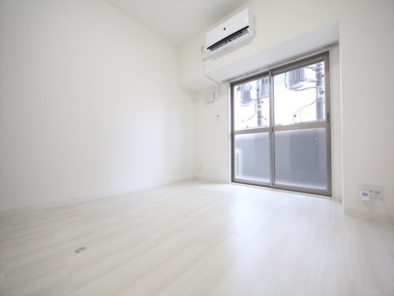 バルコニー　洋室7.4帖　エアコン完備　クローゼット付　バルコニー