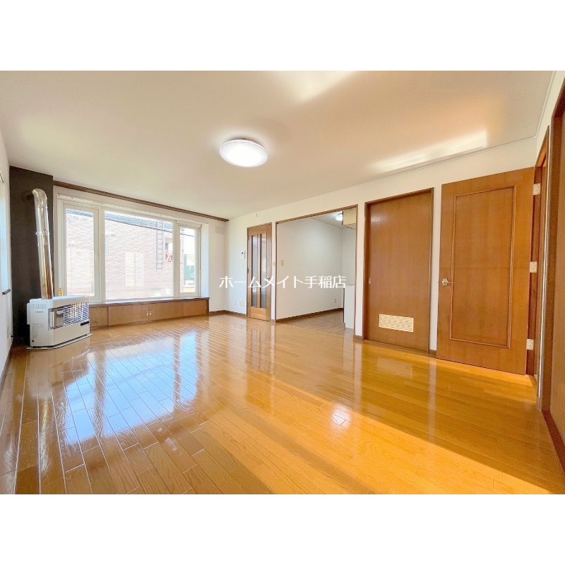 居室・リビング　明るく広々リビングスペース♪