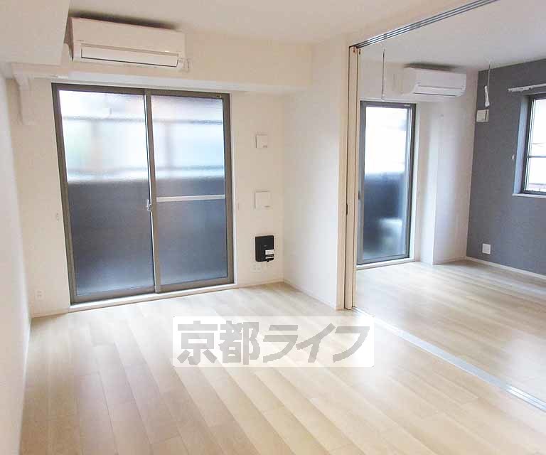 居室・リビング　エアコン２基付いてます！