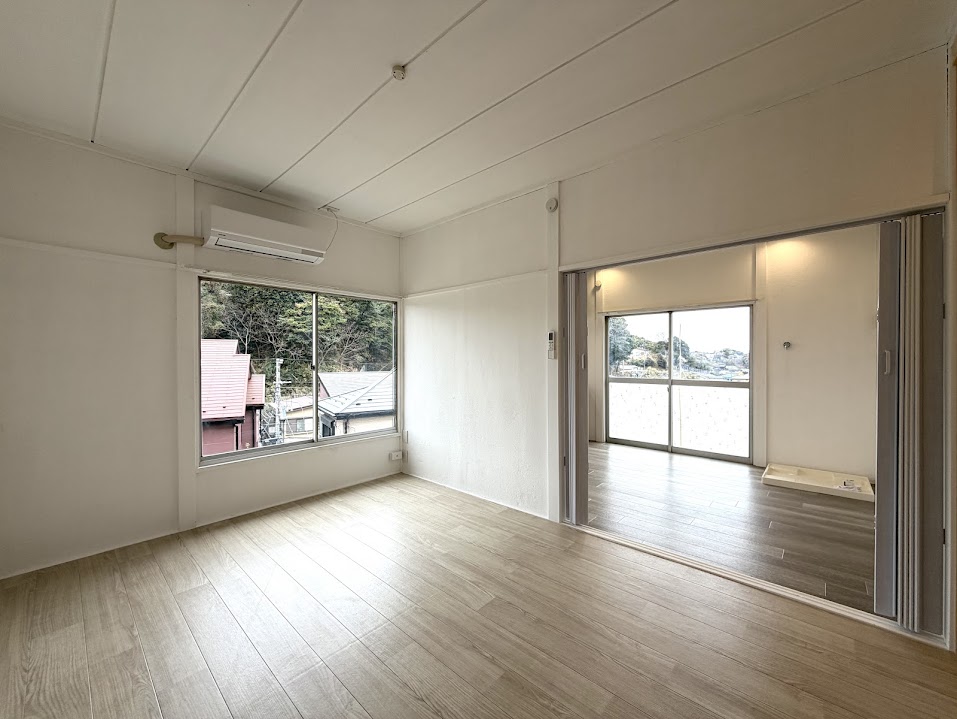 居室・リビング　広々リビング！綺麗にリフォーム済です♪※リフォーム中につき別