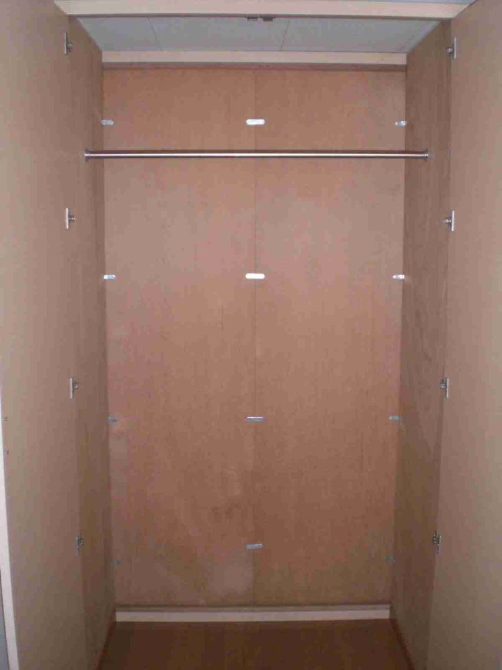 収納　ポール付きクローゼットはお洋服を皺なく収納可能です。