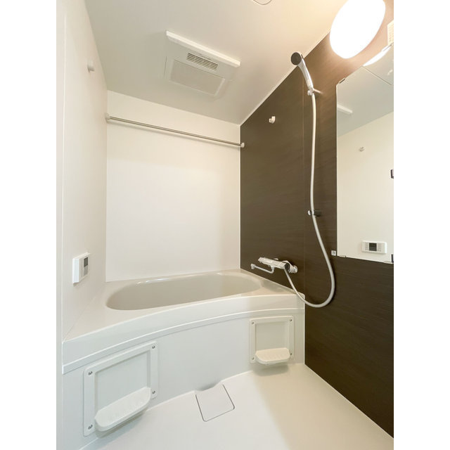 バス・シャワールーム　コンパクトで使いやすいお風呂です