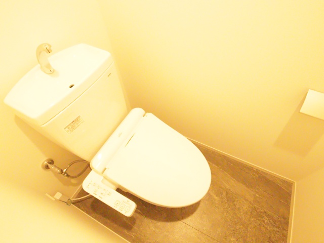 トイレ　※別室の参考写真の為、現況優先です。