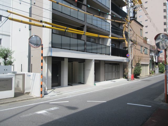 エントランス　きれいな外観です