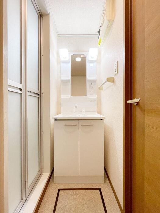 洗面設備　独立洗面台です。