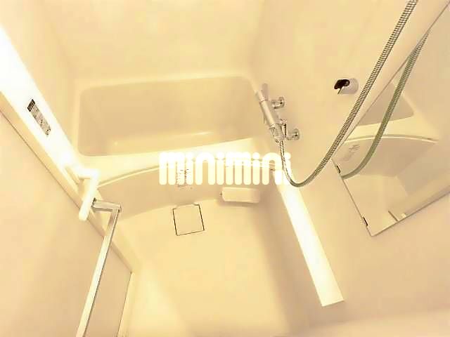 バス・シャワールーム　同タイプ６０３号室の写真です。