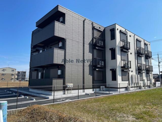 建物外観　建築中