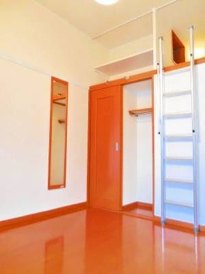 収納　天井まで続く大容量の収納スペースが御座います！