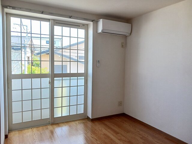 居室・リビング　内装は落ち着いています