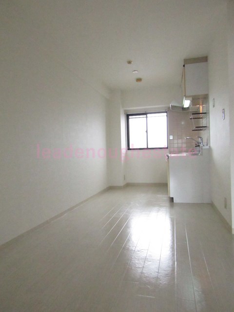 居室・リビング　反転