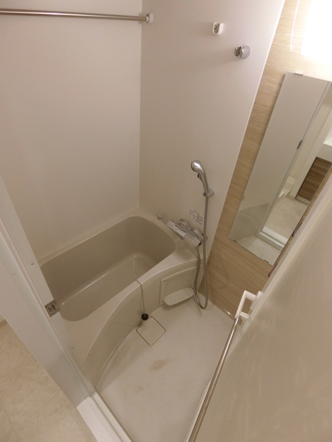 バス・シャワールーム　浴室乾燥機付のバスルーム！