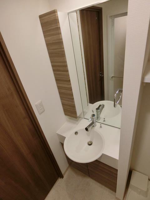 洗面設備　スタイリッシュな独立洗面台！