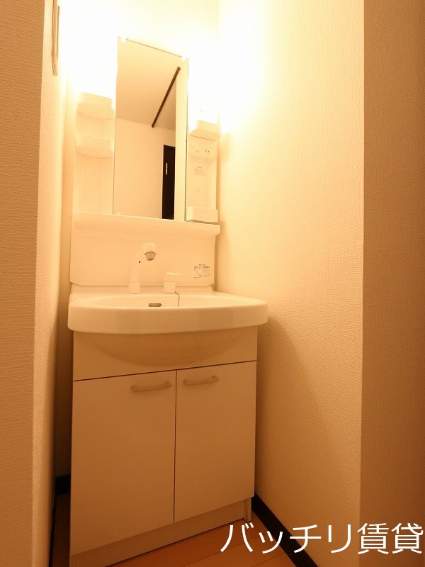 洗面設備　別号室の画像。現況を優先します。
