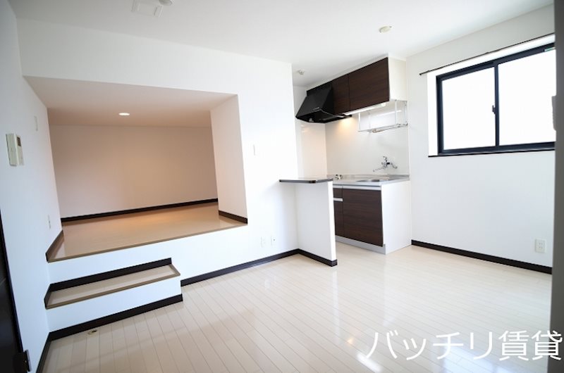 居室・リビング　別号室の画像。現況を優先します。