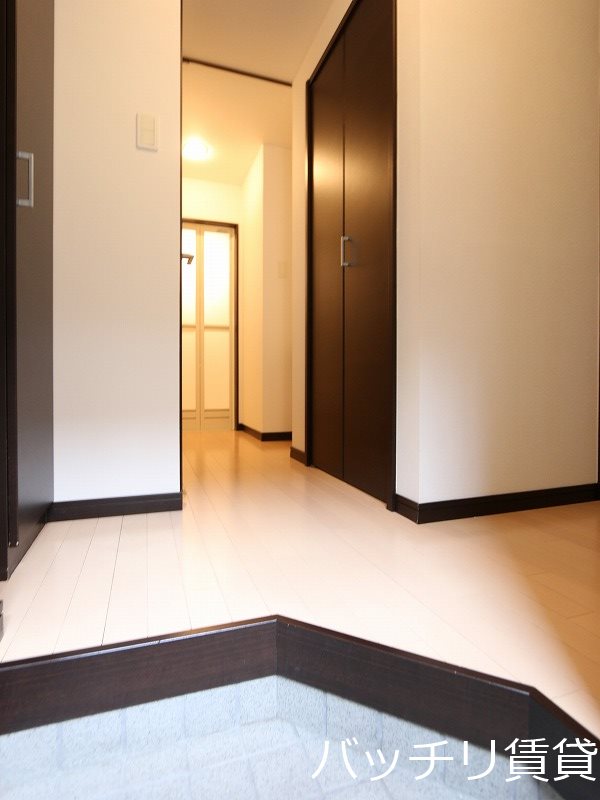 玄関　別号室の画像。現況を優先します。