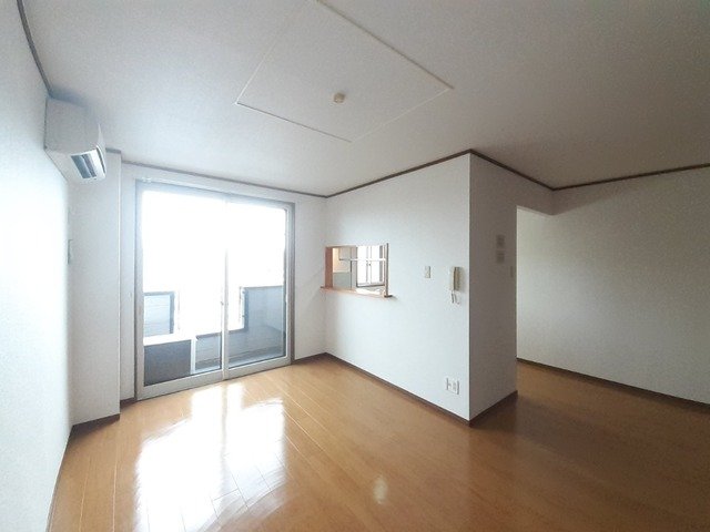 居室・リビング　こちらのリビングで趣味の時間をお楽しみください