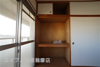 収納　写真は反転のお部屋です