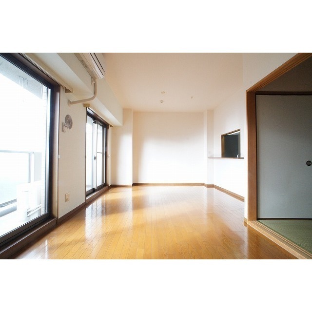 居室・リビング　横広の使い勝手の良いリビング♪