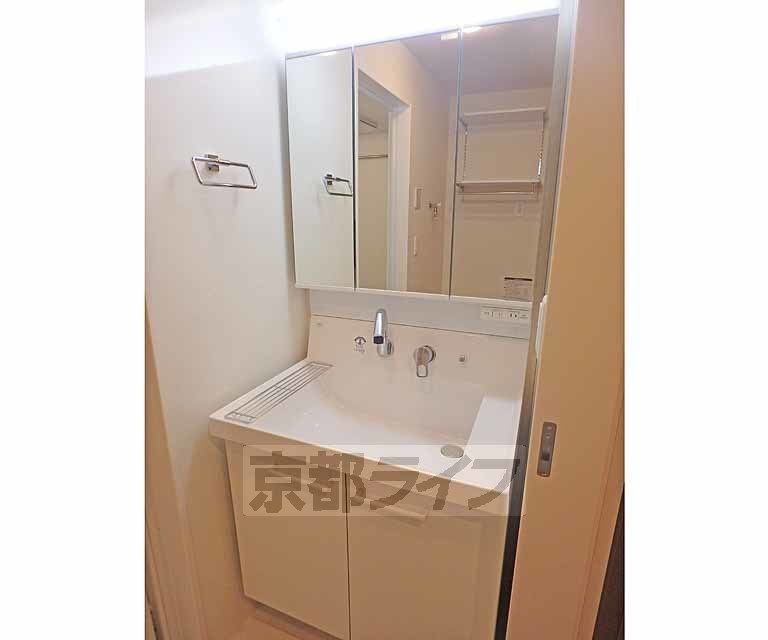 洗面設備　独立洗面台です。