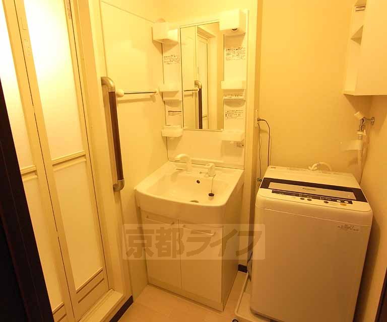 洗面設備　シャンプードレッサー付です。