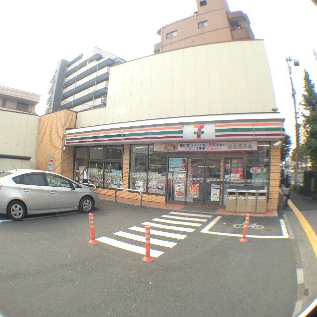 コンビニ　セブンイレブン足立西新井栄町３丁目店（コンビニ）まで874m
