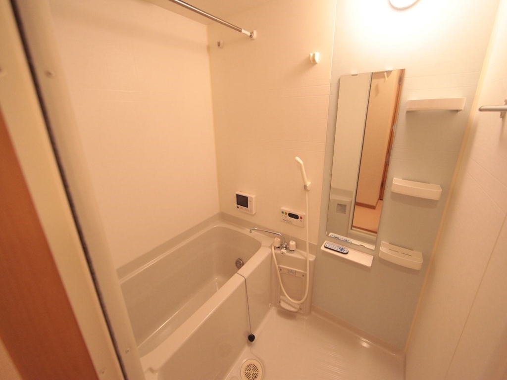 バス・シャワールーム　浴室暖房乾燥機付　追い焚き・オートバス機能付お風呂