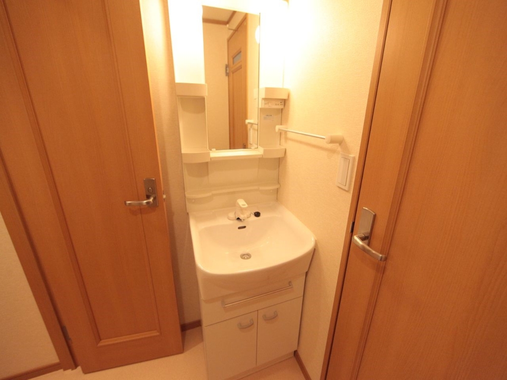 洗面設備　脱衣所　独立洗面台　収納スペース有