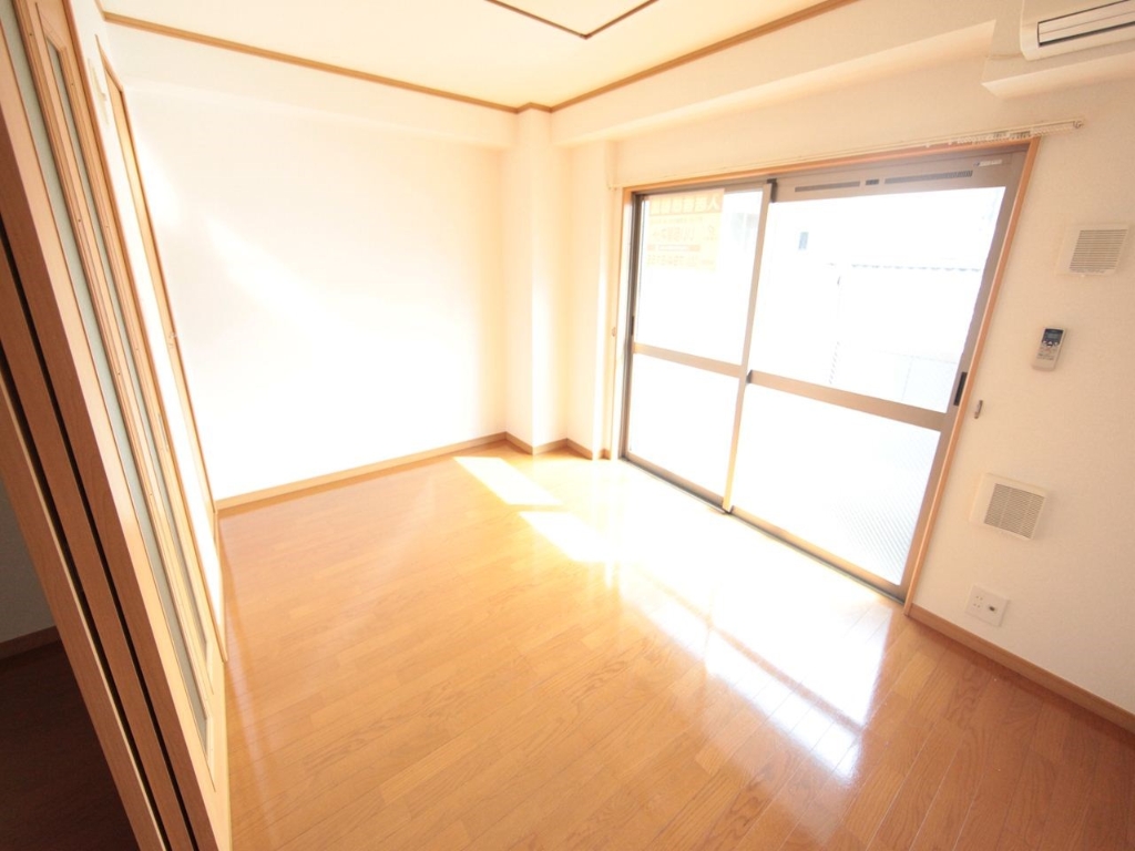 バルコニー　洋室6.3帖　クローゼット付　エアコン完備　南面バルコニー