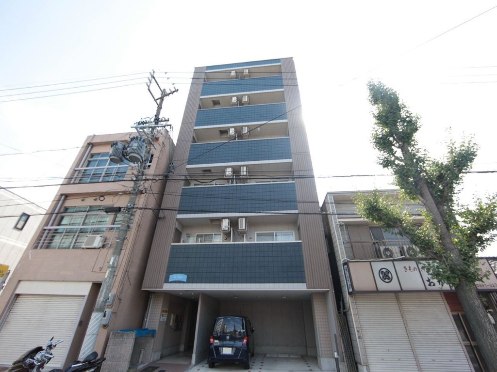 建物外観　外観　防犯カメラ　オートロック　外壁タイル張り