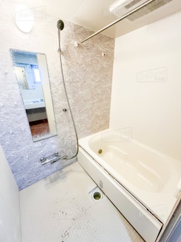 バス・シャワールーム　追い焚き・浴室乾燥機付きのお風呂です♪