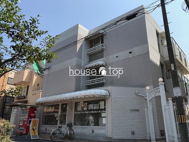 建物外観　オートロック完備！1階には女性専用のフィットネスクラブ！