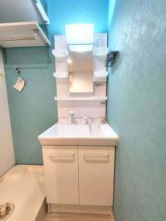 洗面設備　独立洗面台、朝の身支度には欠かせません