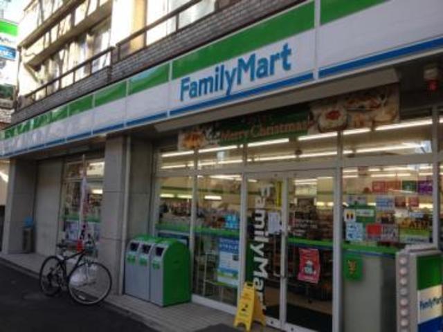コンビニ　ファミリーマート杉並下高井戸二丁目店（コンビニ）まで233m
