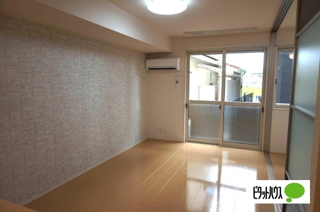 居室・リビング　別室写真です