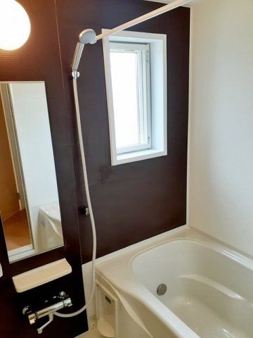 バス・シャワールーム　追い焚き・浴室乾燥機付きのお風呂です♪