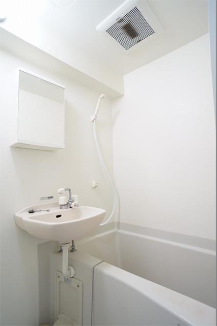 バス・シャワールーム　参考写真（同建物別部屋のものです）