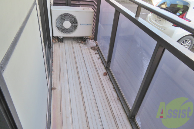 バルコニー　バルコニーは幅もしっかりあって洗濯物がはかどりそうですね。