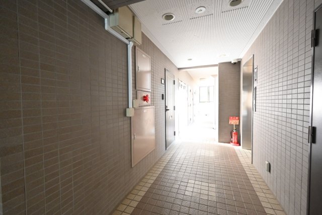 エントランス　清潔なエントランスです