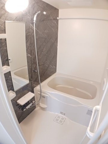 バス・シャワールーム　コンパクトで使いやすいお風呂です