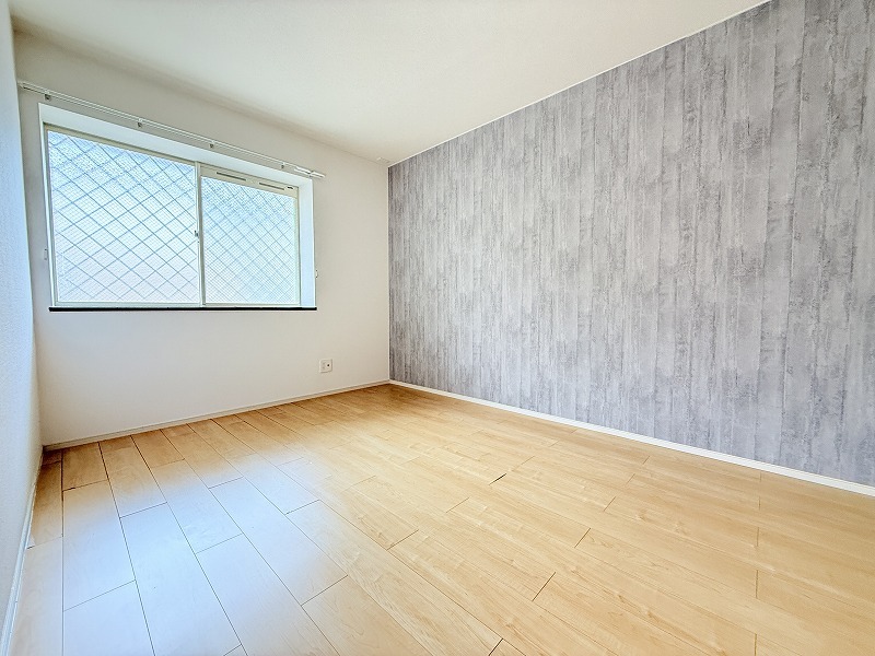 その他　広くて明るい寝室