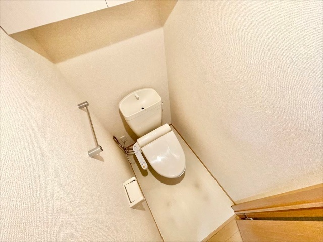 トイレ　同一建物内１０２号室内装写真転載