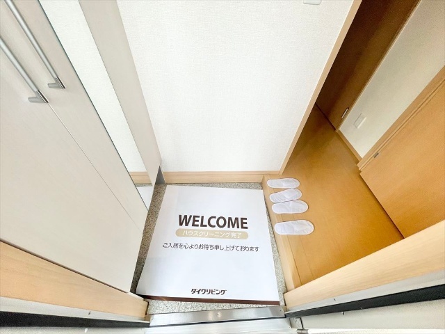 玄関　同一建物内１０２号室内装写真転載