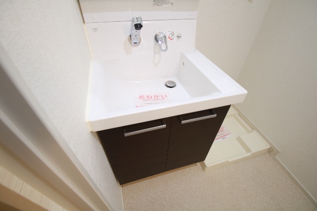 洗面設備　※別号室のお写真のため現況優先