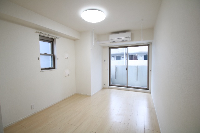 居室・リビング　※別号室のお写真のため現況優先