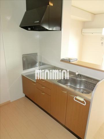 キッチン　流しの上には棚が無く開放感あります