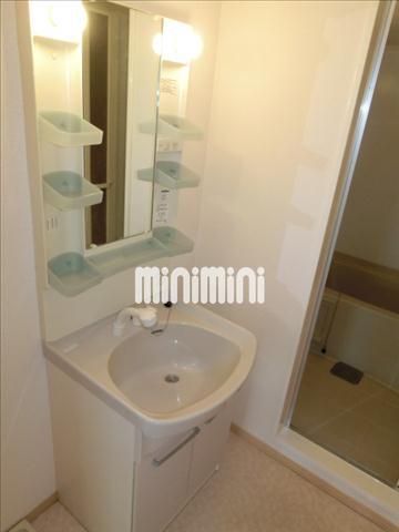 洗面設備　女性にうれしい独立洗面台付き