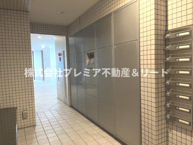 ロビー　宅配ロッカーです