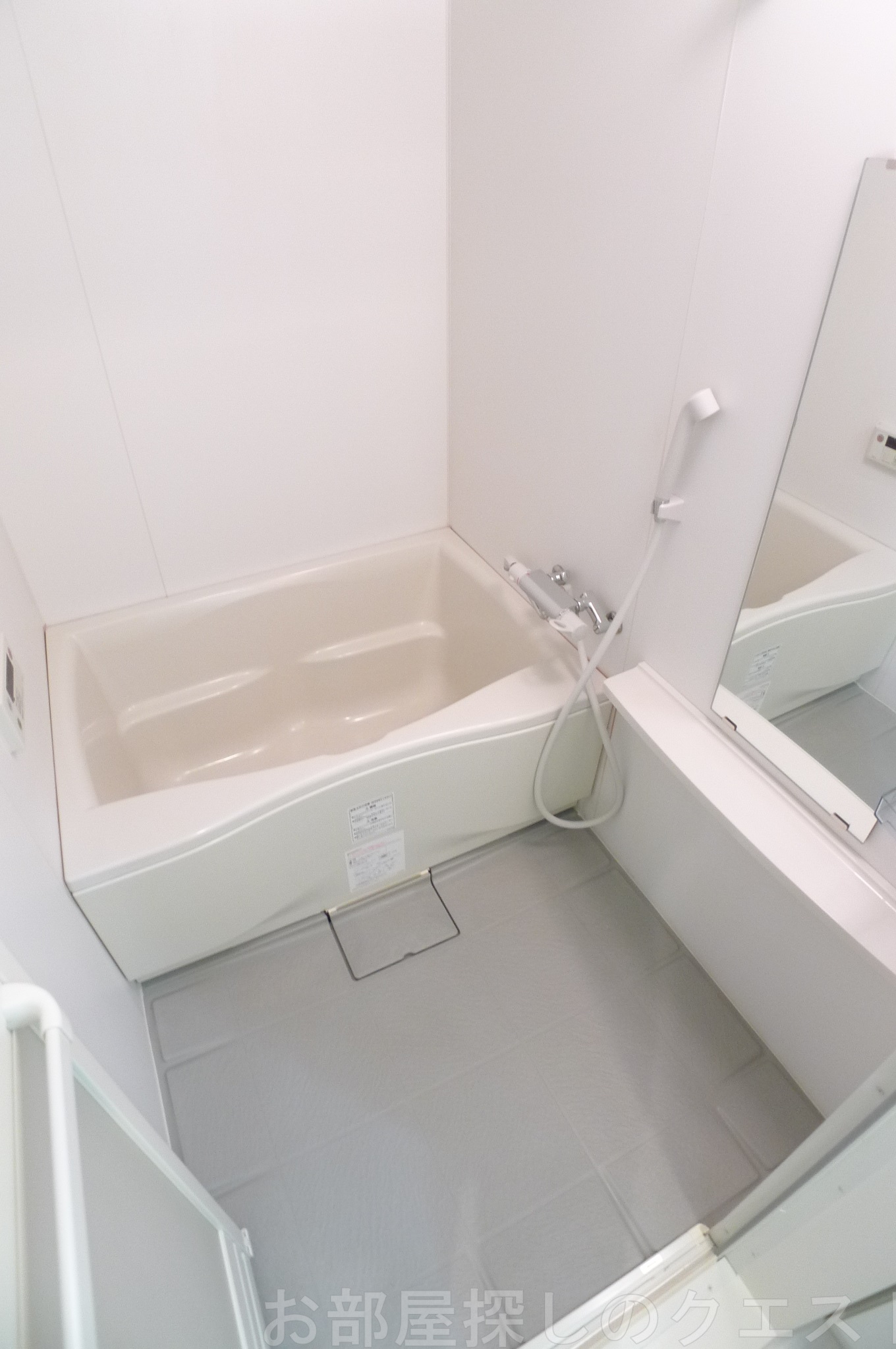 バス・シャワールーム　（写真は同仕様反転）