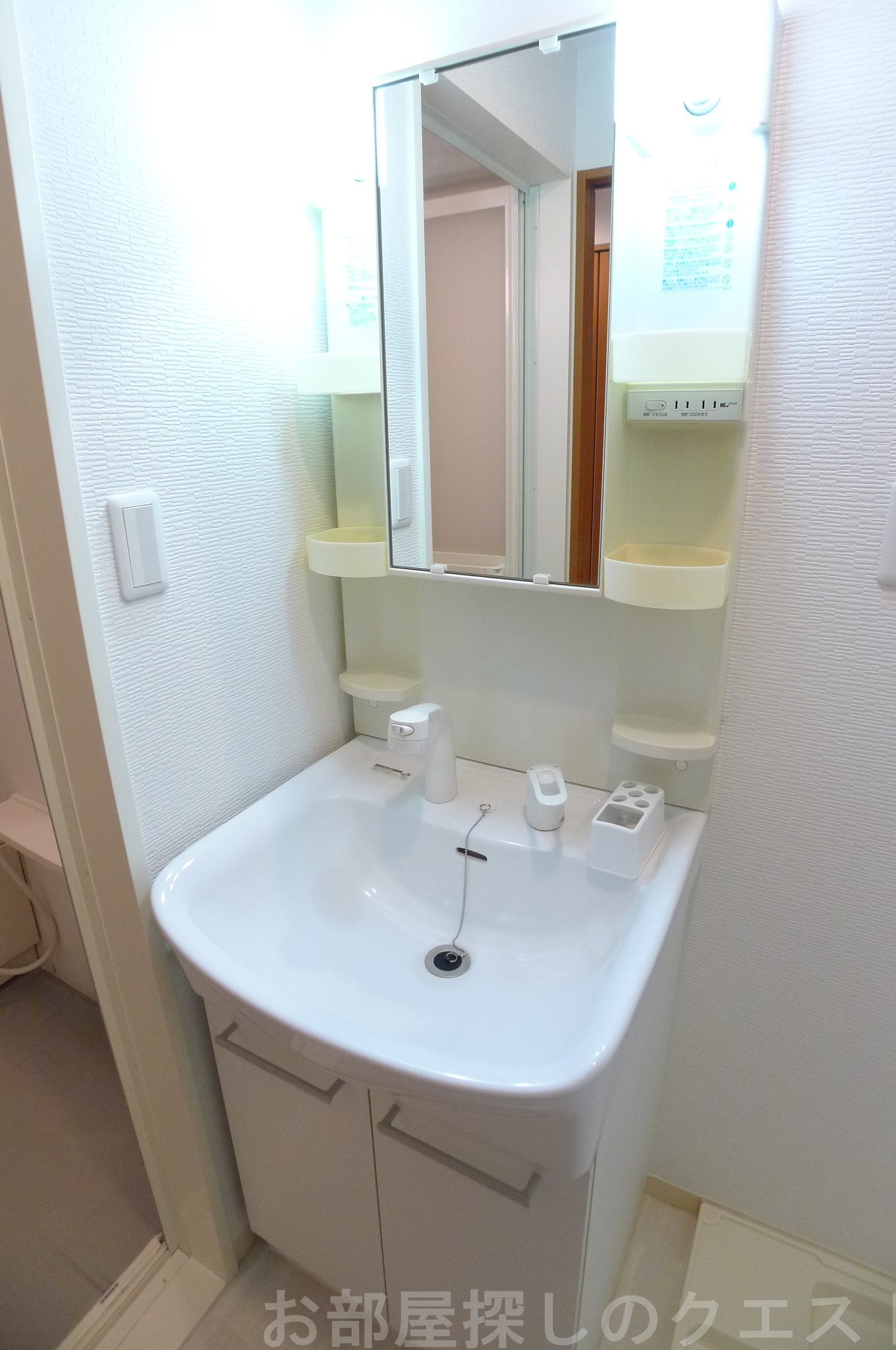 洗面設備　（写真は同仕様反転）