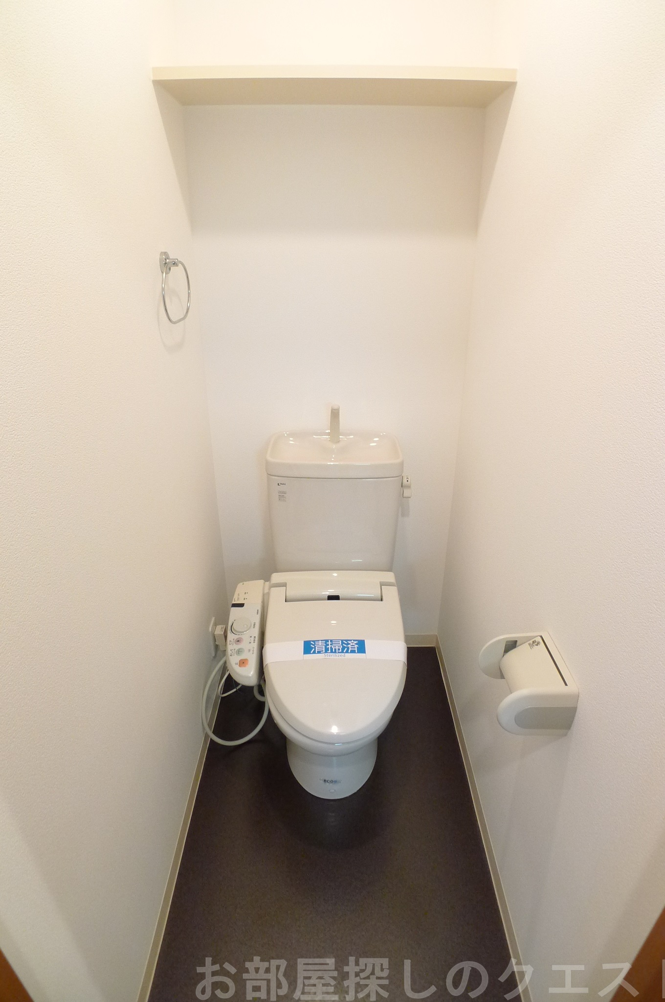 トイレ　（写真は同仕様反転）